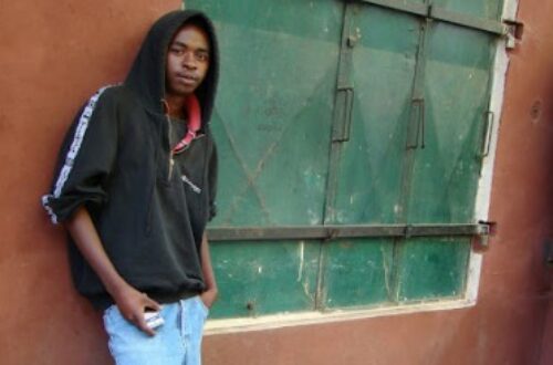Article : Ezaka, vendeur ambulant de téléphones à Tana