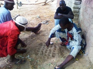 Article : Le damier traditionnel, moyen de divertissement au village