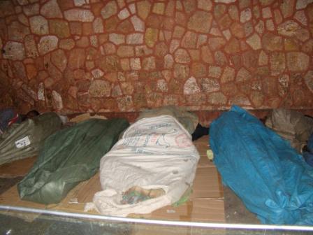 Article : Des sans abris vivent dans la rue