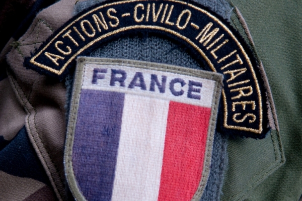 Article : A Abidjan, les militaires fran&ccedil;ais troquent le treillis pour la Croix-Rouge