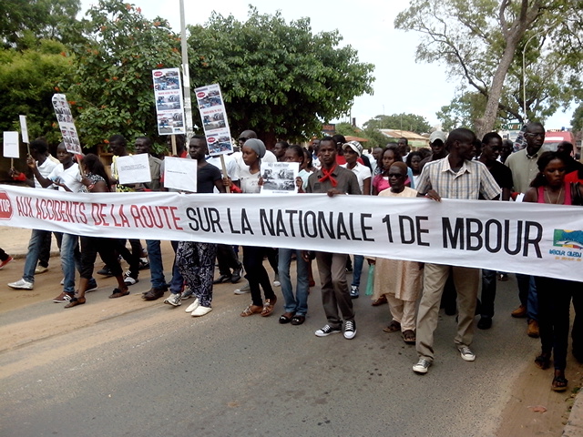 Article : Sénégal : quand les jeunes de Mbour se mobilisent pour dire STOP aux accidents de route