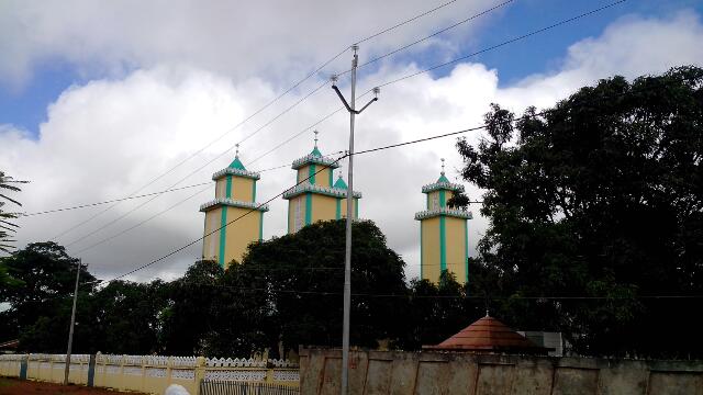 Article : Bienvenue &agrave; Pounthioun o&ugrave; tradition et modernit&eacute; se c&ocirc;toient