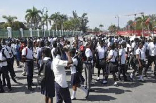 Article : Des écoliers haïtiens à la manif…