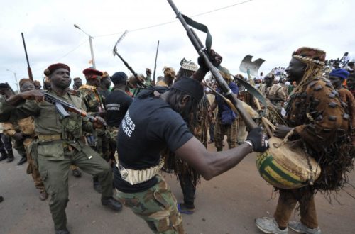 Article : Dozos ivoiriens, miliciens ou chasseurs traditionnels ?