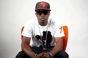 Article : Stanley Enow victime d&rsquo;une agression : « Hein Père » t&rsquo;a rendu riche! Tu dois partager »