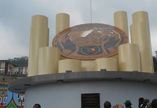 Article : Cinquantenaire de la r&eacute;unification : la cohabitation entre anglophones et francophones