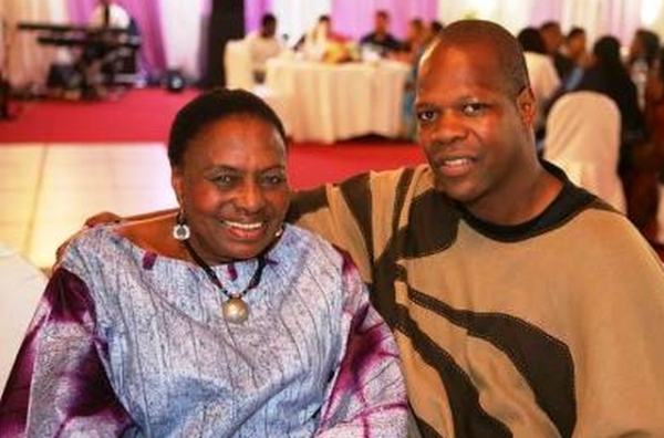 Article : Amob&eacute; M&eacute;v&eacute;gu&eacute; se fait virer de la f&ecirc;te nationale du Cameroun