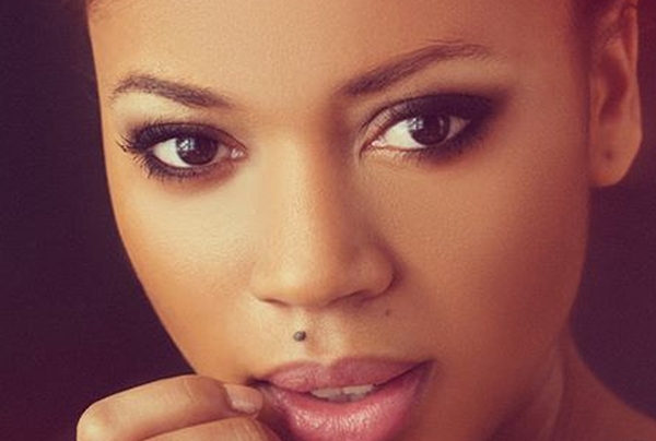 Article : S&eacute;verine Savigny, black is beautiful