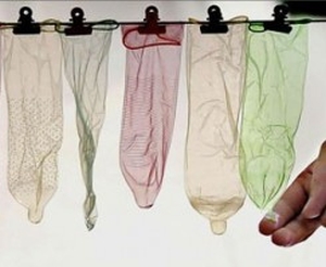 Article : Des pr&eacute;servatifs taille XXL pour sauver l&rsquo;Ouganda