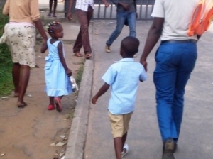 Article : A Abidjan  nous sommes devenus les Big Brothers de nos enfants