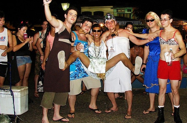 Article : Huit choses que les Br&eacute;siliens ne font qu&rsquo;au Carnaval