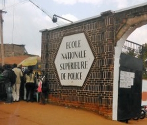 Article : Police : le concours fait courir des dizaines de milliers de jeunes Camerounais