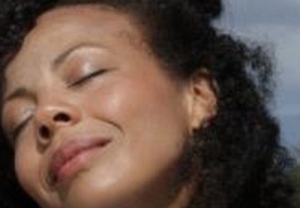 Article : D&eacute;couverte musicale : Sara R&eacute;n&eacute;lik, chanteuse ha&iuml;tienne