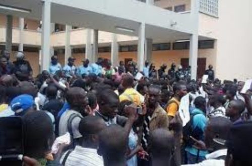 Article : ENS d’Abidjan, la grève des enseignants paralyse le début des examens