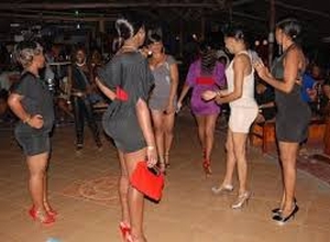 Article : Guin&eacute;e : Ebola  baisse les revenus des prostitu&eacute;es !