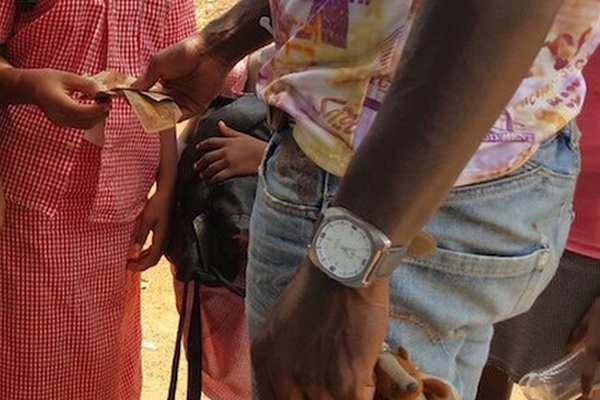 Article : Ecole guin&eacute;enne&nbsp;: le racket organis&eacute;