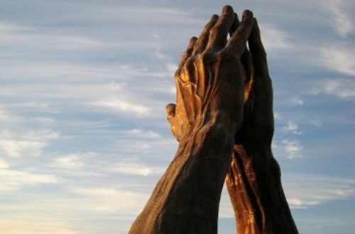 Article : Doit-on prier quand on vit en Afrique ?
