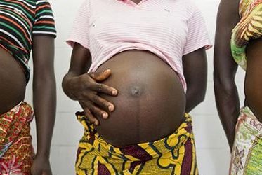 Article : Akwaa : si jeune et déjà mère