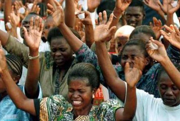 Article : Est-ce que Dieu écoute même les prières des Africains?