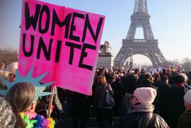 Article : À Paris, des milliers de personnes marchent contre Trump