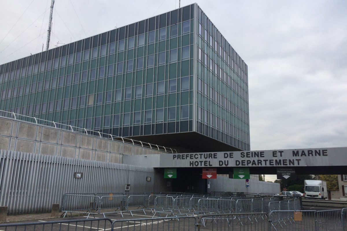 Article : France-pr&eacute;fecture : demain d&egrave;s l&rsquo;aube tu iras le ticket n&rsquo;attend pas