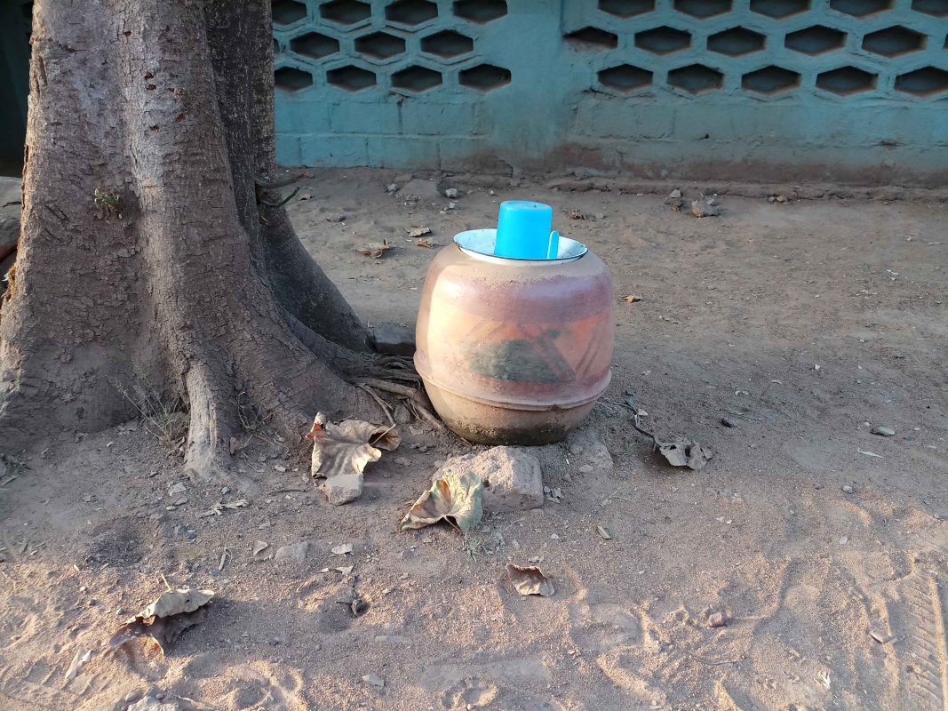 Article : Mali : voici pourquoi on mettait des jarres d’eau devant les maisons