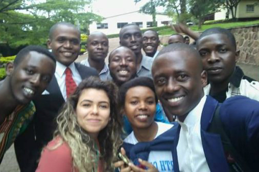 Article : Aya Chebbi, la première envoyée spéciale de l’Union Africaine pour la jeunesse, est une blogueuse