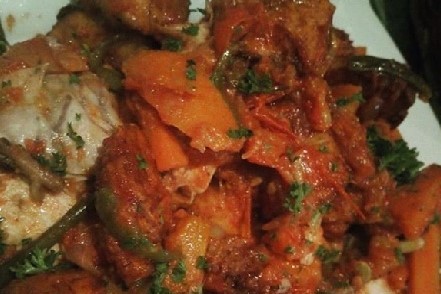 Article : Haricots blancs, porc frit, missolè chez Stéphane House, à Douala