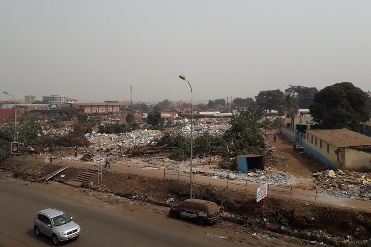 Article : En Guinée, le temps passe, l’histoire se répète et les démons se réveillent