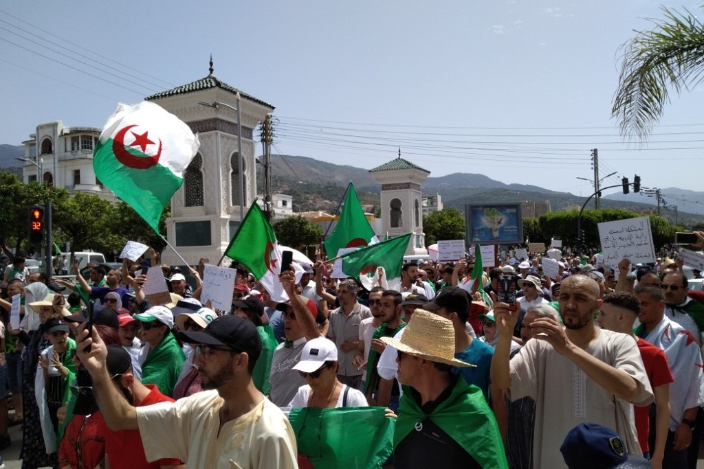 Article : En Alg&eacute;rie, la protestation politique &eacute;clipse la CAN