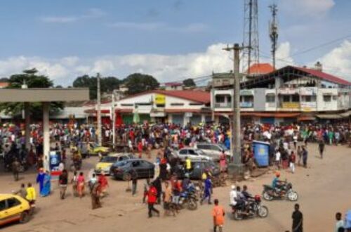Article : Coup d’État en Guinée : des institutions condamnent, le peuple acclame
