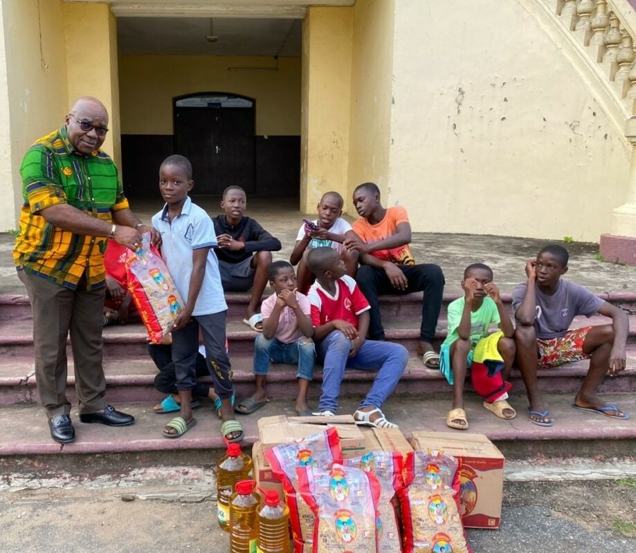 Article : Solidarit&eacute; : l&rsquo;op&eacute;rateur &eacute;conomique Ebah Ehivet compte prendre en charge la formation dans l&rsquo;enseignement technique des pensionnaires de l&rsquo;orphelinat de Bingerville