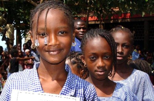 Article : Journée internationale de l’éducation : le maintien des jeunes filles à l’école reste un défi majeur en Afrique
