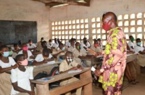 Article : Le kaki, roi des uniformes scolaires au Togo