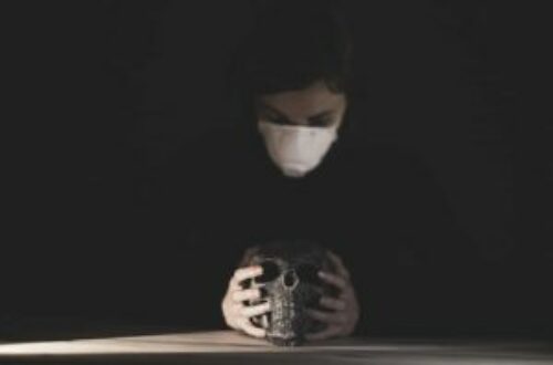 Article : Le masque de la terreur