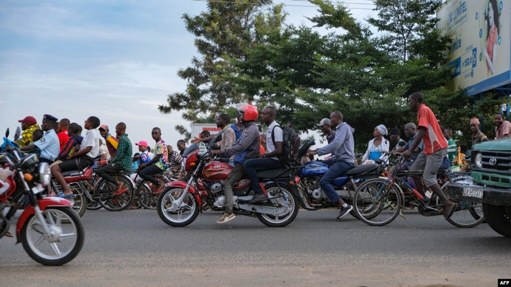 Article : Interdiction des Taxis-Motos et Tuk-Tuks à Bujumbura : un an après, que sont devenus les 20.000 conducteurs ?