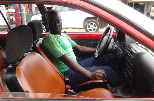Article : Yaoundé : Le paradoxe du chauffeur de taxi mutique
